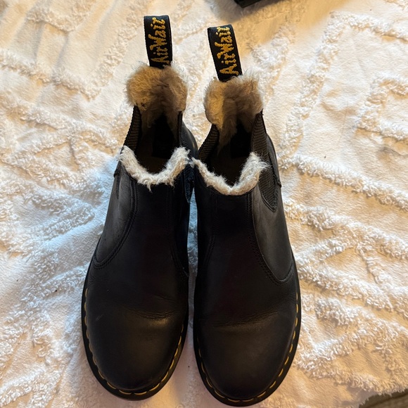 Dr. Martens Faux Fur Lined, Leather Chelsea Boots EU size 41. - Picture 3 of 6